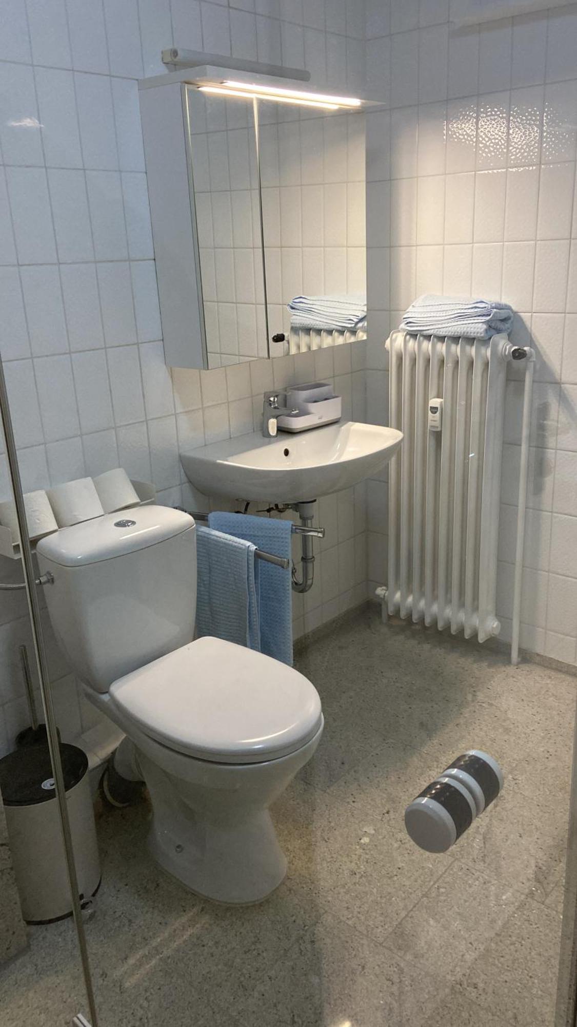 Freshly Renovated Studio Apartment - Top Location In Weinstadt Buitenkant foto